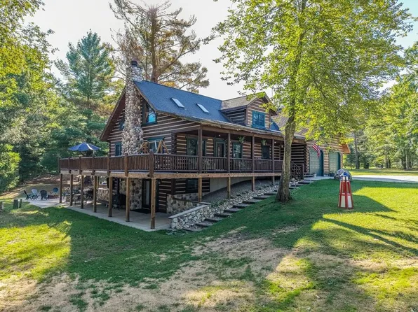 8328 White Pine Rdg, Harrison, MI 48625