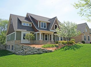 2020 Carriage Hills Dr, Delafield, WI 53018