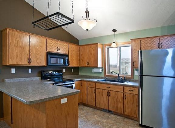2nd image of 420 23rd Ave N