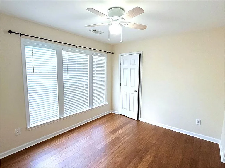 2380 Fairlie Dr — Photo 18