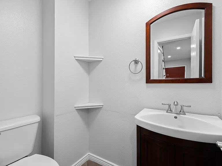 3570 S Hillcrest Dr — Photo 14