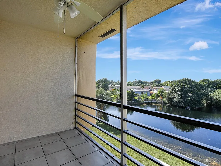 8225 Sunrise Lakes Dr N #303 — Photo 6