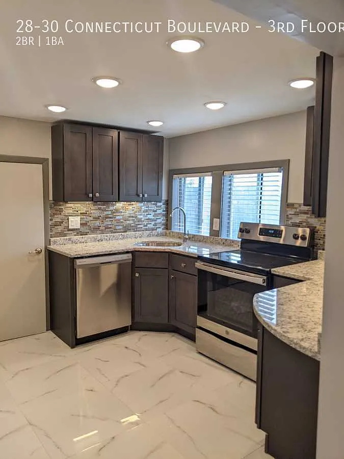 2 bed, 600 sqft, $1,900 — Photo 1