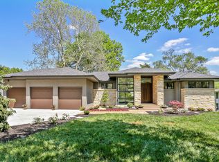 9645 Manor Rd, Leawood, KS 66206
