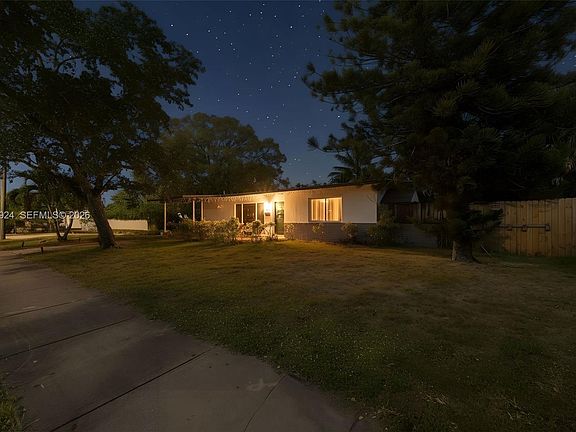 3rd image of 3473 Riverland Rd