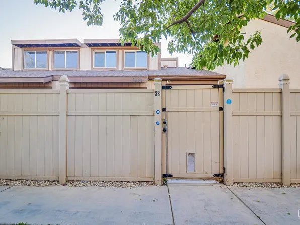 5201 Dunsmuir Rd APT 38, Bakersfield, CA 93309