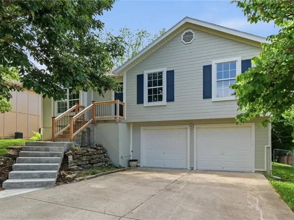 1611 Stasi Ave, Raymore, MO 64083
