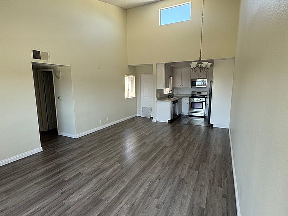 5th image of 530 E Santa Anita Ave