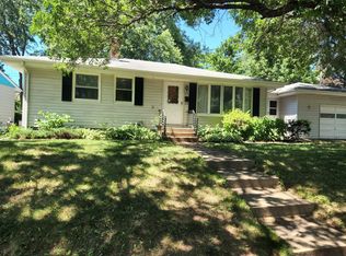 2111 Hawthorne Ave E, Saint Paul, MN 55119