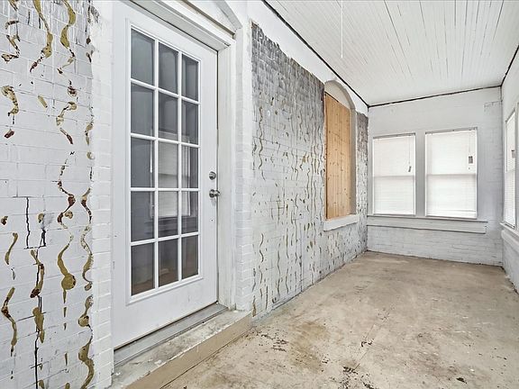 3rd image of 2915 Enoch Ave