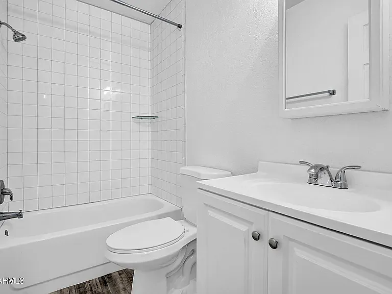 2 bed, 700 sqft, $1,245 — Photo 2