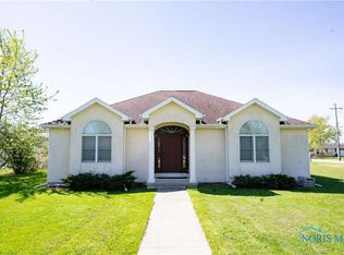 1908 Riverview Dr, Defiance, OH 43512