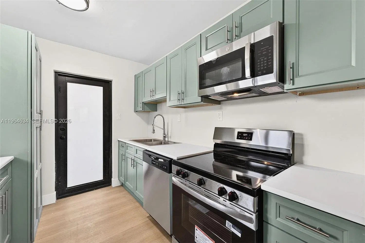 2 bed, 650 sqft, $2,150 — Photo 4