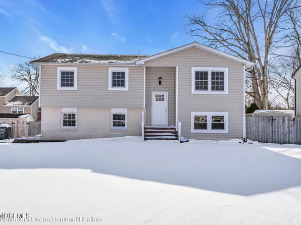 27 Oak Leaf Ln, Toms River, NJ 08755