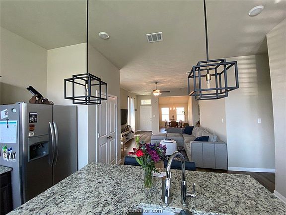 3rd image of 15011 Indian Creek Ln