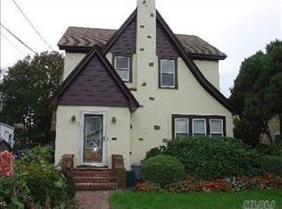 28 Waterview Pl, Lynbrook, NY 11563