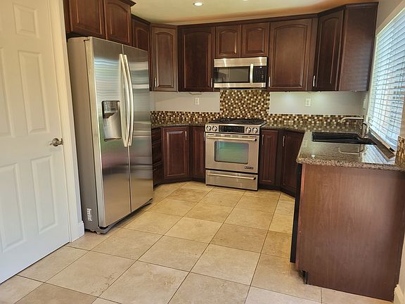 5th image of 2518 Burnaby Way