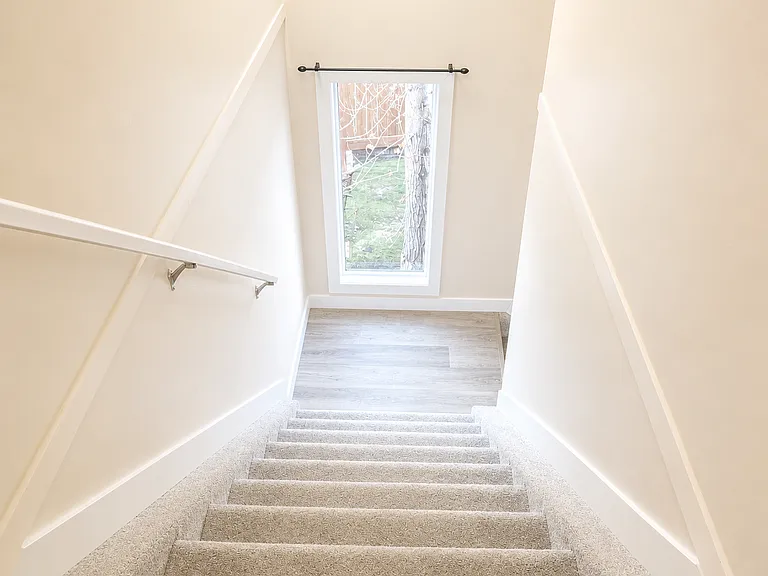 245 Dunluce Rd NW — Photo 20