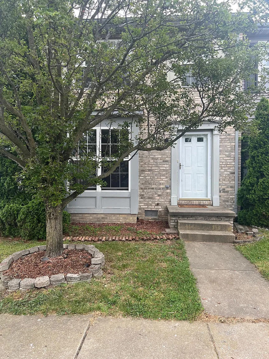 208 Barrington Ln photo 1