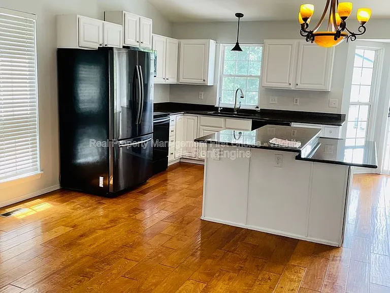 613 S Wheatland Cir — Photo 5