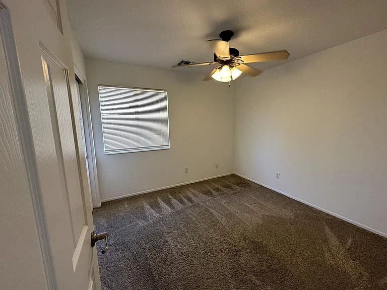 2425 S 159th Ln — Photo 10