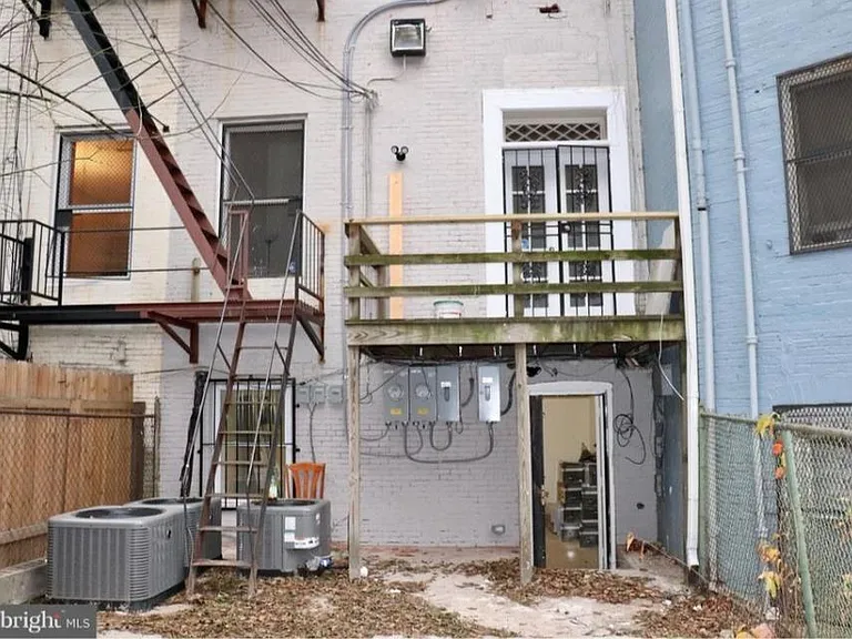 32 E Preston St #A — Photo 40