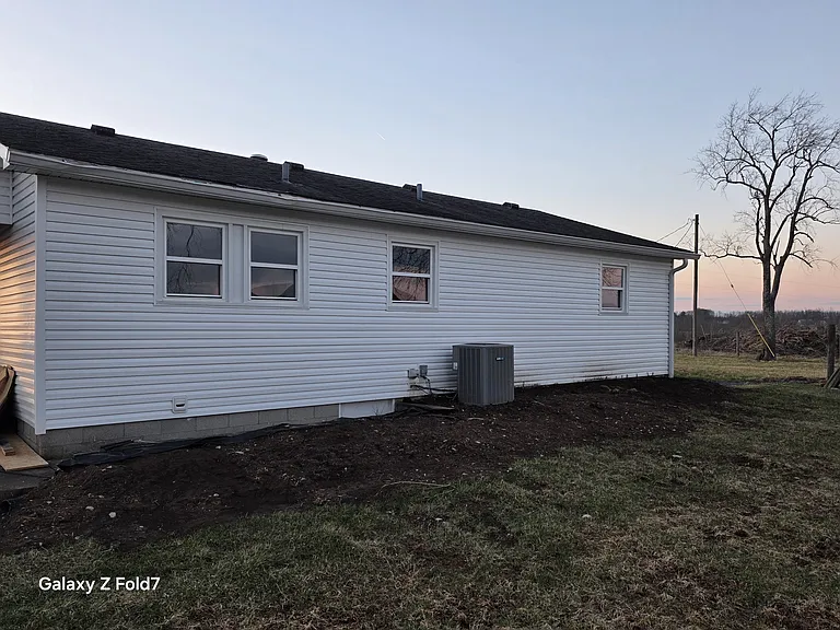 2705 Scotts Ferry Rd E — Photo 8