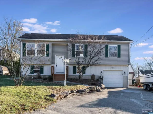 65 Fairview Dr W, Hewitt, NJ 07421