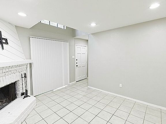5th image of 889 Dublin Dr APT D