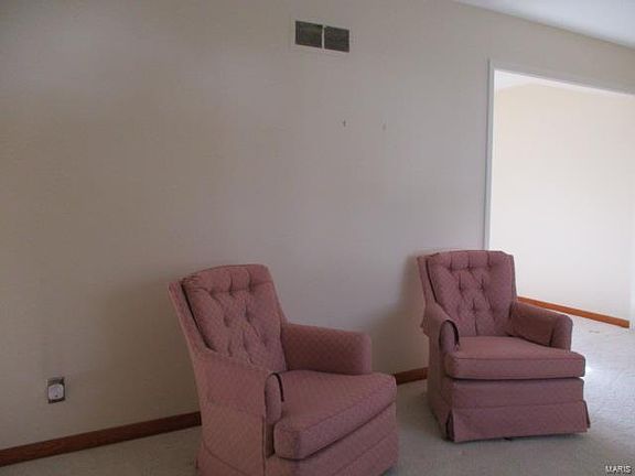 5th image of 1070 Lindsay Ln