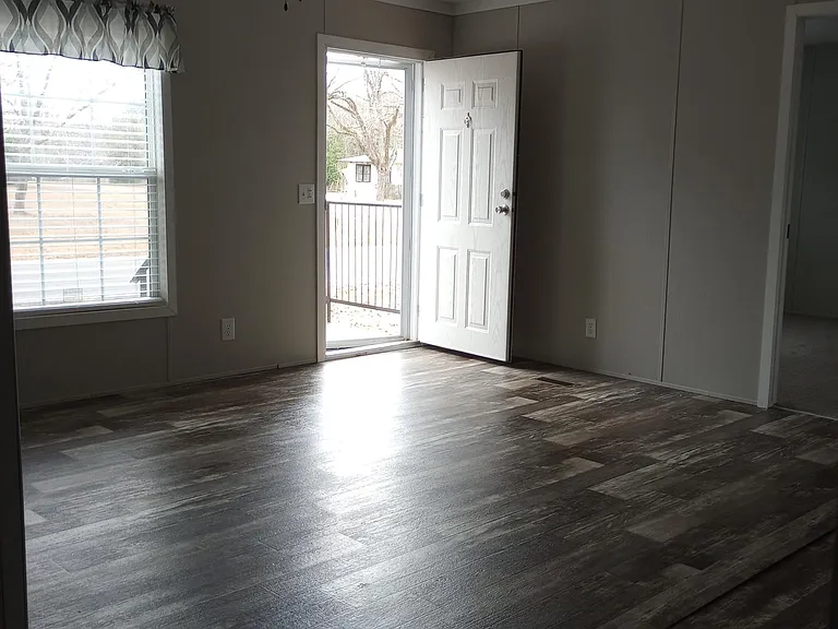 607 E China St — Photo 5