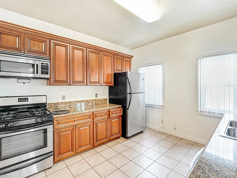 325 N Stanley Ave #327 — Photo 11