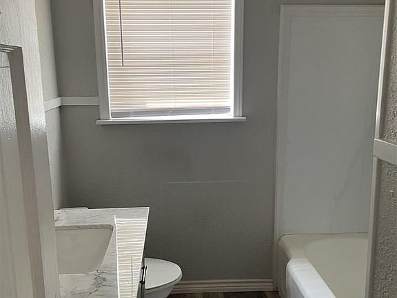 3rd image of 3219 Glenwood Ave