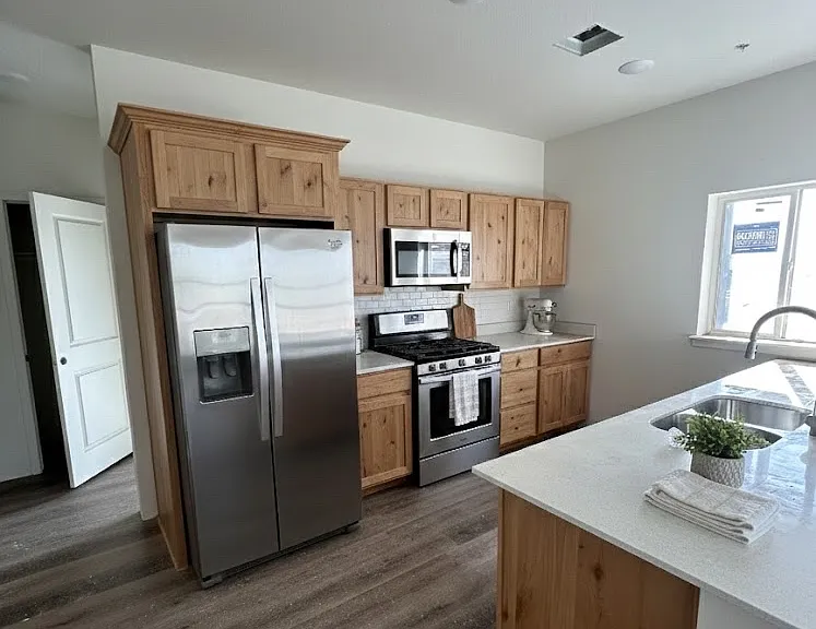 422 N 71st Ave — Photo 24