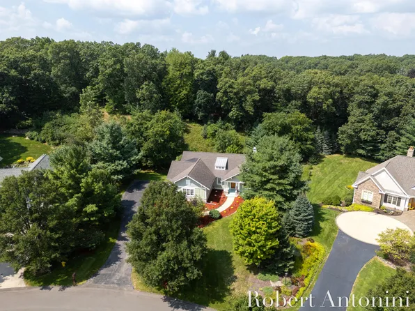 2025 Pine Nook Ct NE, Grand Rapids, MI 49525