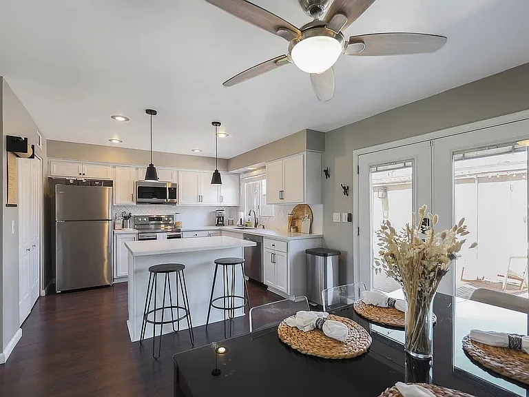 2936 E Clarendon Ave — Photo 5