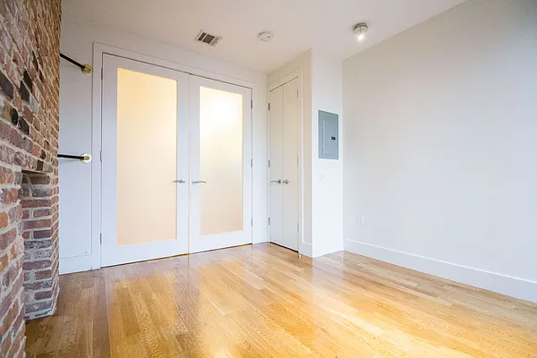 Rented by Nooklyn NYC LLC | media 54