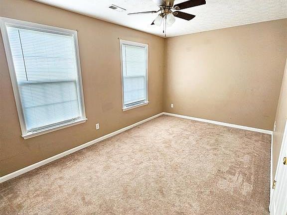 4th image of 128 Derbyshire Ct