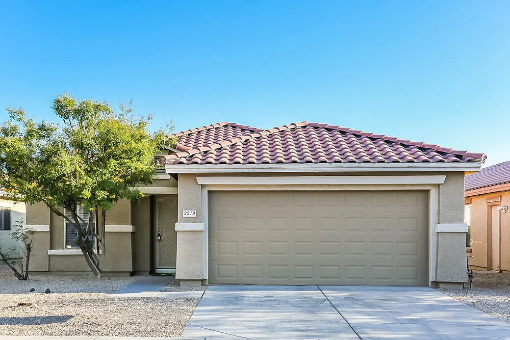 3 bed, 2.0 bath, 1327 sqft, $2,065 — Photo 1
