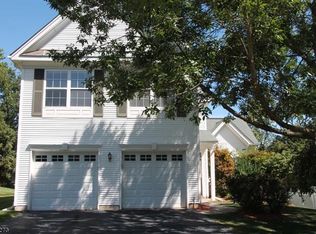 31 Plantation Rd, Whitehouse Station, NJ 08889