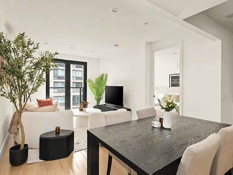 260 Gold St #914 — Photo 9
