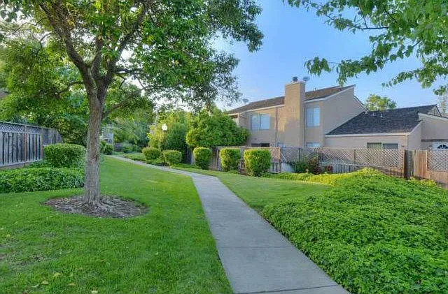 6639 Bunker Hill Ct — Photo 4