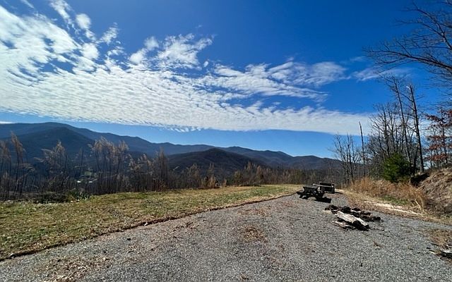 1st image of 4 Eagle Ln