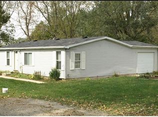 9907 N Happiness Dr, Syracuse, IN 46567