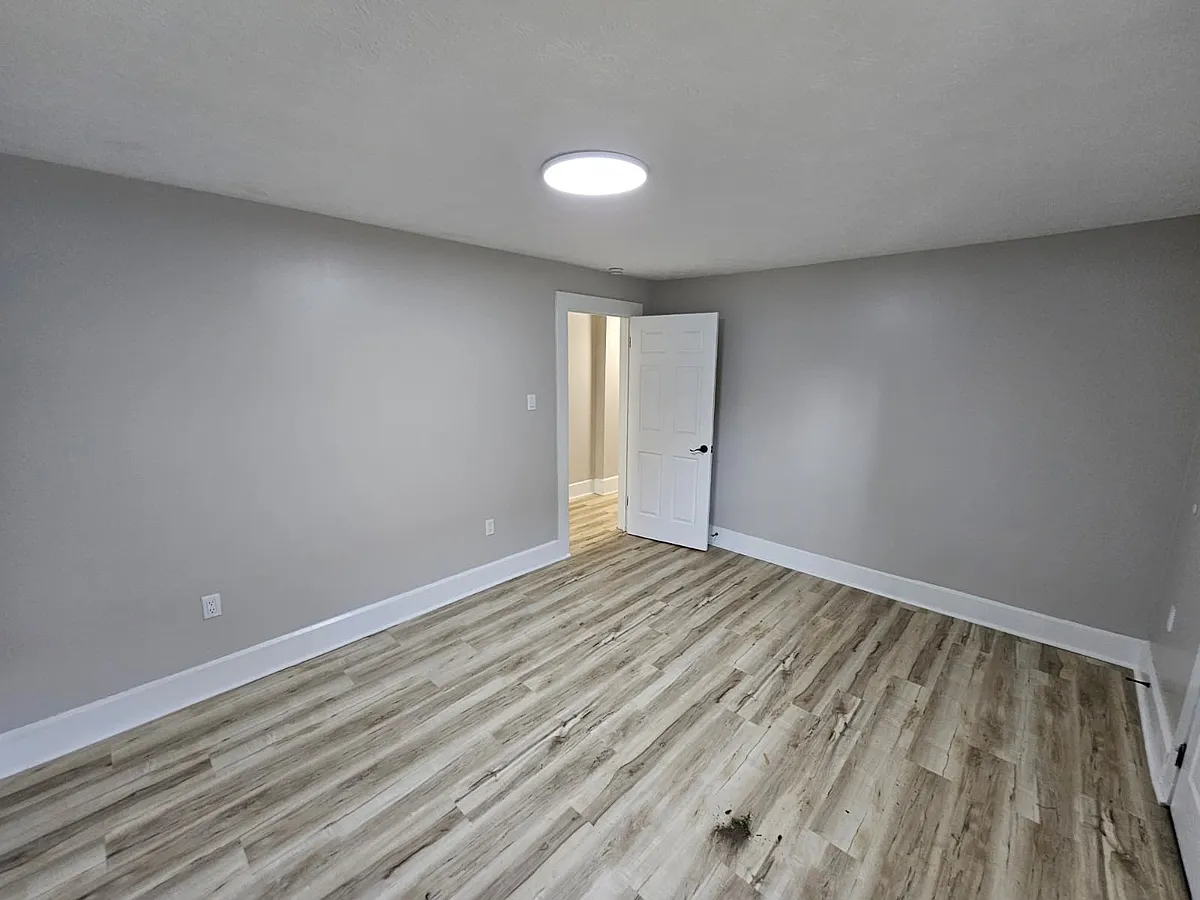 Photo 1 of 19 - 3837 Carrollton Ave #3837 - Indianapolis, IN Primary Photo - 3837 Carrollton Ave #3837