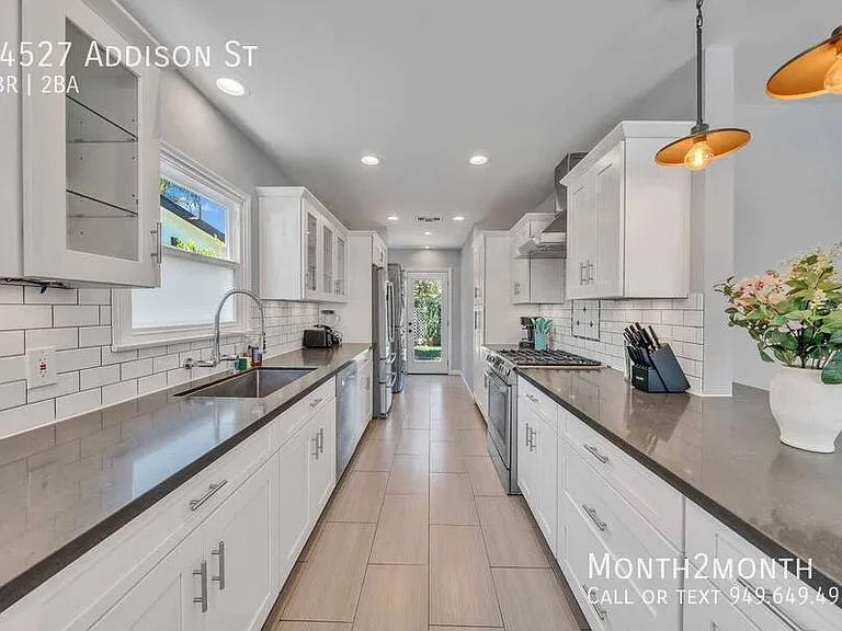 14527 Addison St — Photo 9