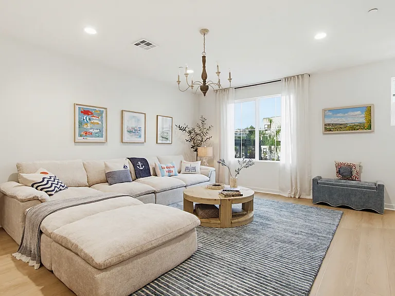 2528 Delphinium Ln — Photo 16