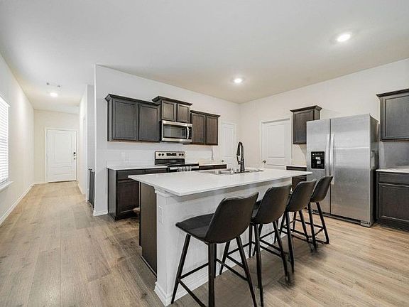 2nd image of 1415 Trillium Ln