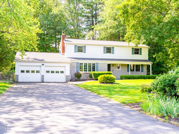8 Burning Bush Boulevard, Ballston Lake, NY 12019