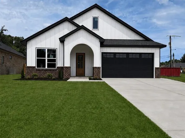 3902 French Dr, Longview, TX 75604